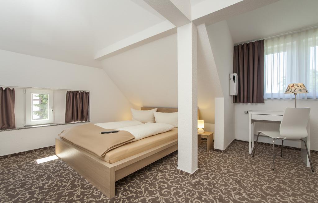 Pension Lok-Inn Walluf الغرفة الصورة