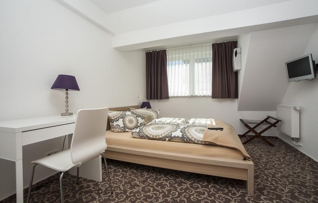Pension Lok-Inn Walluf الغرفة الصورة