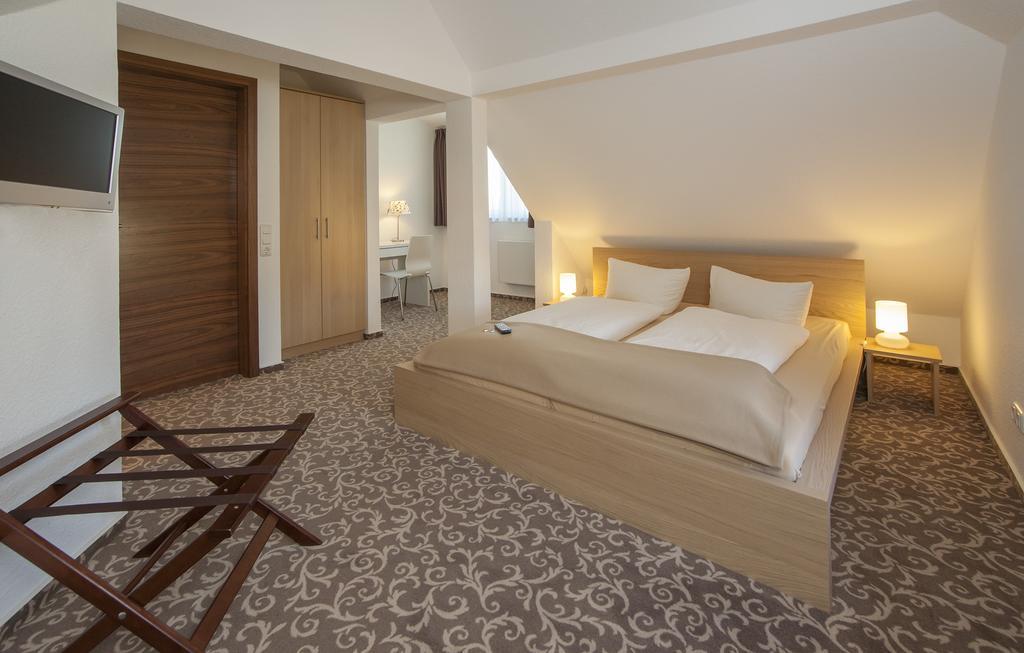 Pension Lok-Inn Walluf المظهر الخارجي الصورة