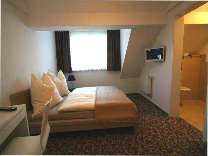 Pension Lok-Inn Walluf الغرفة الصورة